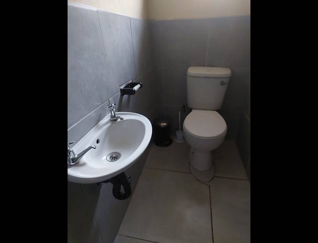 1 BEDROOM ROOM TO LET IN UMBILO